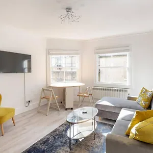 https://2-bed-city-centre-apartment-1-min-from-bath-abbey.tophotelsbath.com