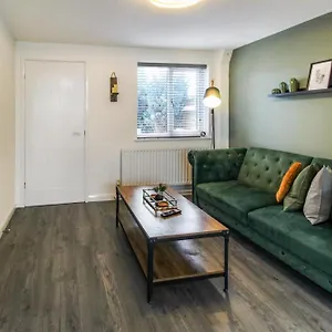 https://2-bed-townhouse-with-free-parking.hotelsin-nottingham.com